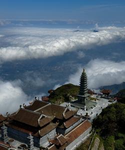 Пагода на вершине горы Фансипан