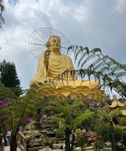 Статуя Золотого Будды