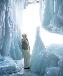 Ледяной грот на Байкале