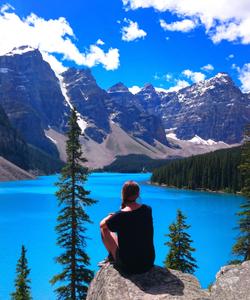 Озеро Морейн в Национальном парке Банф