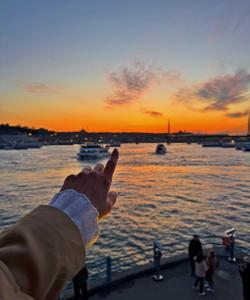 Закат над проливом Босфор в Стамбуле