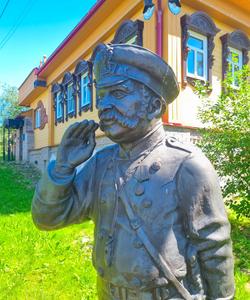 Скульптура «Городовой» в Плёсе