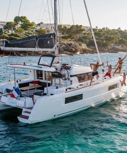 Катамаран Lagoon