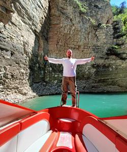 прогулка на катере по Сулакскому каньону