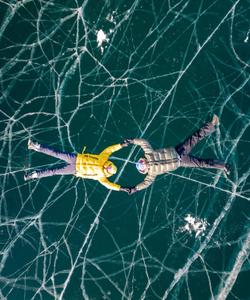 Тур по льду Байкала