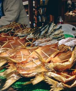 Рыбный рынок в Листвянке