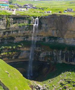 Водопад Тобот на Хунзахском плато в Дагестане