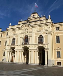 Константиновский дворец