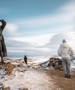 Скульптура Бродяги на Байкале