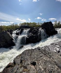 Каскад водопадов на реке Титовке