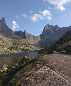 Скала Парабола