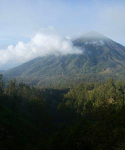 Вулкан Иджен