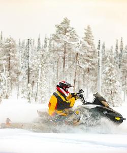 Прогулка на снегоходах в Тюмени
