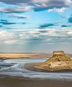 Карынжарык — пустынная впадина