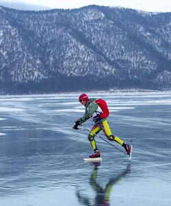Катание на коньках по Байкалу