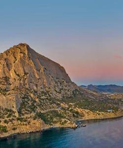 Сокол скальный массив в Крыму