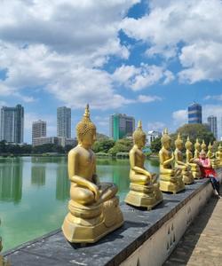 Буддийский храм Гангарамая в Коломбо