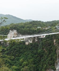 Стеклянный мост