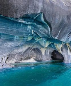 Мраморные пещеры на границе Аргентины и Чили