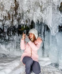 Ледяной грот на Байкале