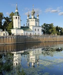 Церковь Покрова Пресвятой Богородицы в Холуе