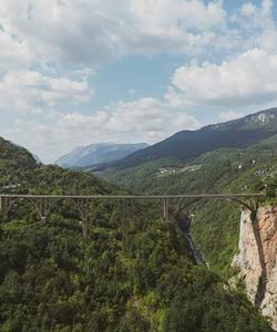 Мост Джурджевича через реку Тара в Черногории