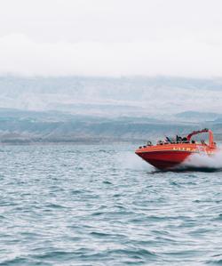 Прогулка на катере в Дагестане