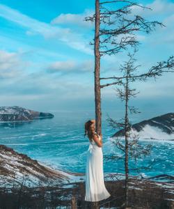 Фотосессия на льду Байкала