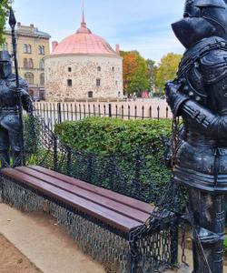 Скамья с рыцарями в Выборге