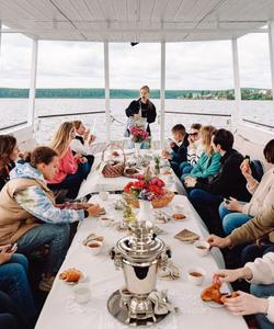 Экскурсия на корабле, Сысерть