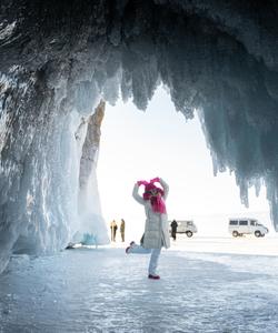 Ледяной грот на Байкале