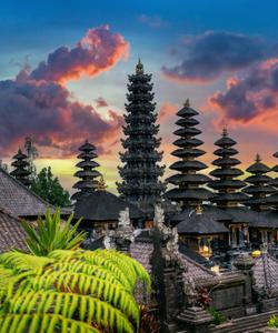 Храм Бесаких