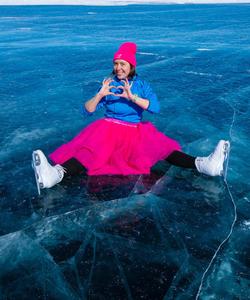 Катание на коньках по Байкалу