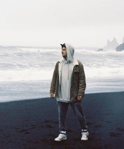 Пляж с черным песком в Исландии