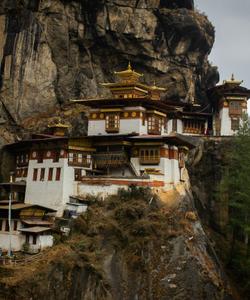 Монастырь «Гнездо тигрицы» в Бутане