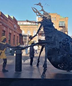 Скульптура «Левша подковывает блоху»