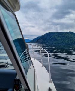 Катание на катере по Телецкому озеру