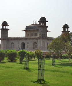 Итимад-Уд-Даула, Агра