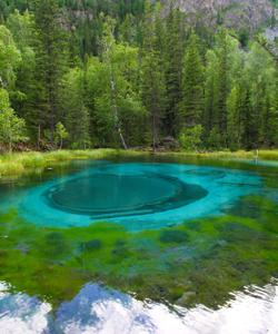 Гейзерное озеро на Алтае