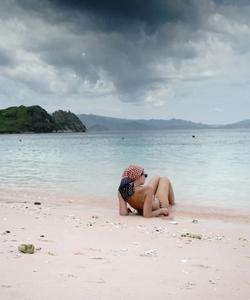 Pink Beach, Индонезия