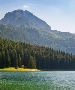 Черное озеро