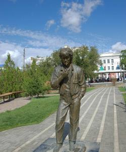 Памятник Виктору Цою в Элисте