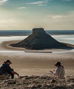 Карынжарык — пустынная впадина