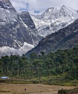 Деревня Янгла Кхарка