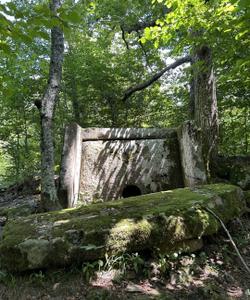 Дольмен в Лазаревском районе Сочи