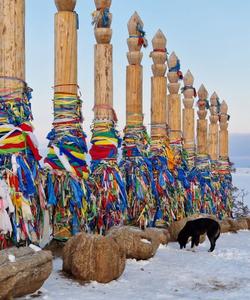 Ольхон, ритуальные коновязные столбы