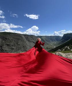 Фотосессия в платье на Алтае