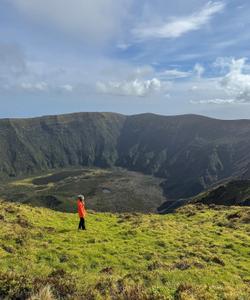 Кратер вулкана Калдейра на острове Фаял