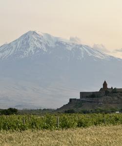 Монастырь Хор Вирап на фоне горы Арарат