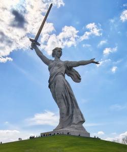 Родина-мать на Мамаевом кургане в Волгограде